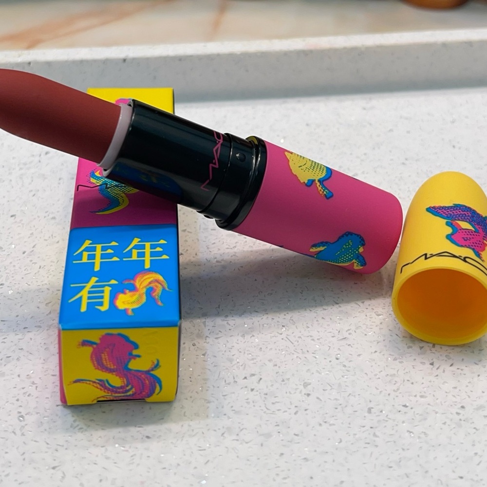 MAC ~ ‘LUCK BE A LADY’ 2021 Moon Masterpiece Lipstick ~ LE, FS, & RARE ~ NIB - Picture 7 of 16